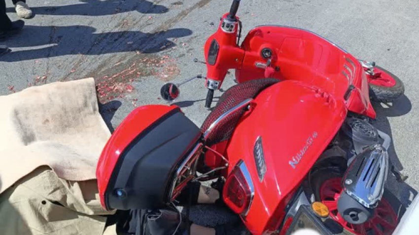 تصادف مرگبار دختر موتورسوار با کامیون در اصفهان