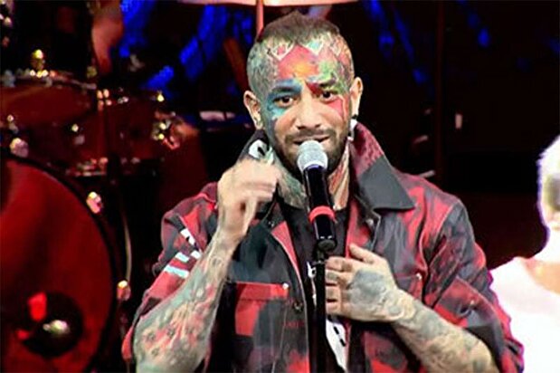 پخش آهنگ تتلو در برنامه رامبد جوان