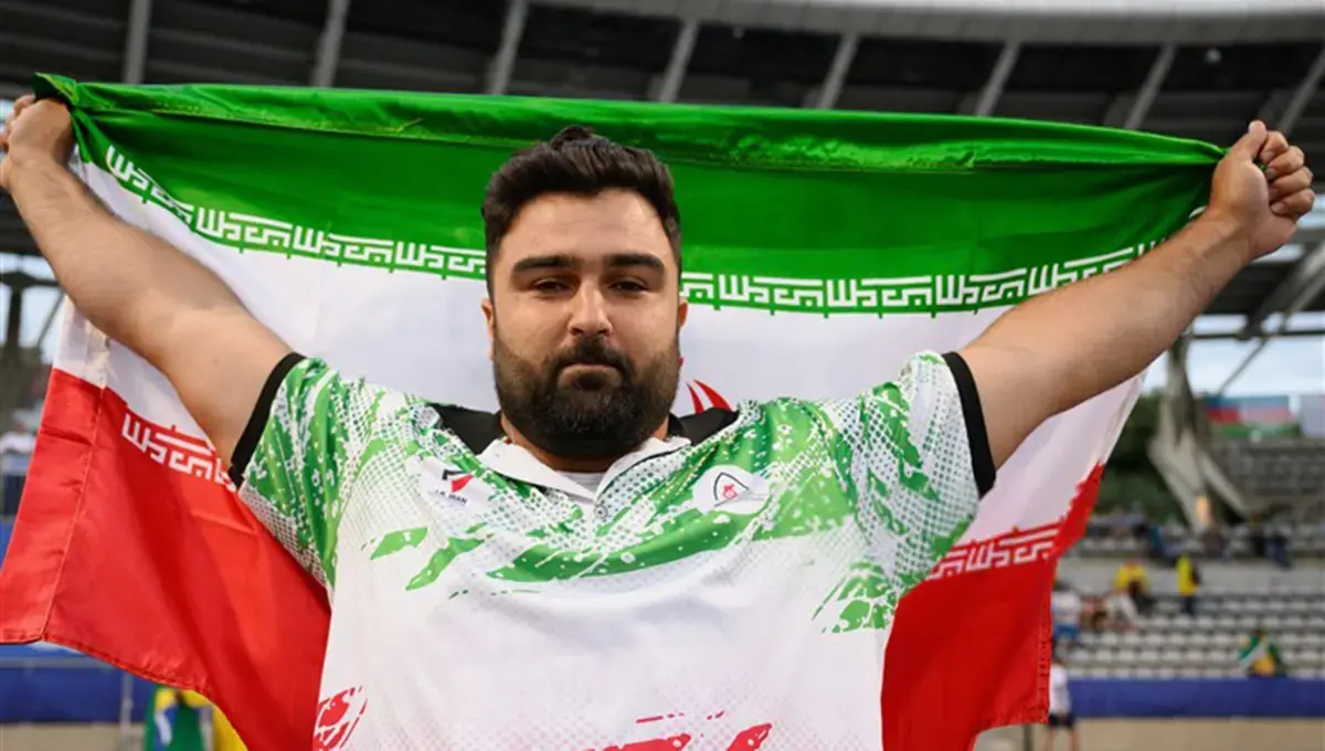 یاسین خسروی رکورد پرتاب وزنه جهان را شکست و طلای پارادوومیدانی را کسب کرد