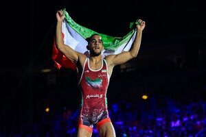 اهدای مدال‌های المپیکی و جهانی کشتی‌گیران ایران به موزه آستان قدس رضوی