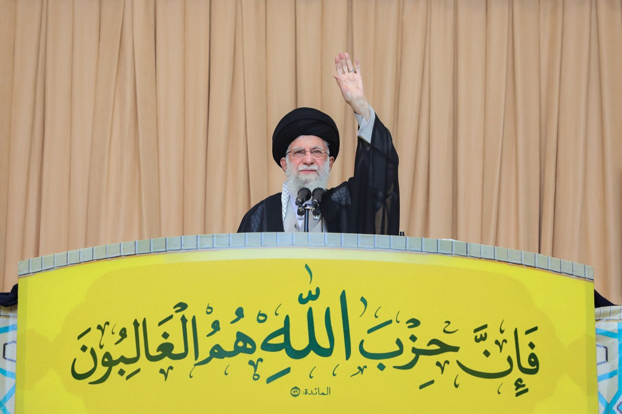 عکس/ قاب ماندگار نماز جمعه نصر