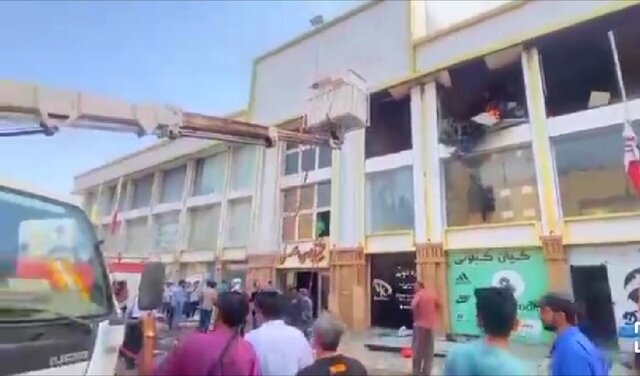 مهار بیش از ۸۰ درصد آتش بازار اطلس درگهان/ عملیات لکه‌گیری ادامه دارد