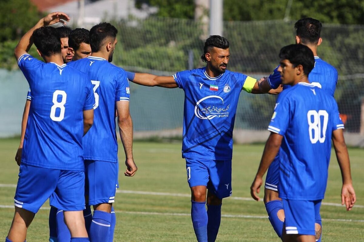 استقلال من را بخواهد فورا می‌آیم