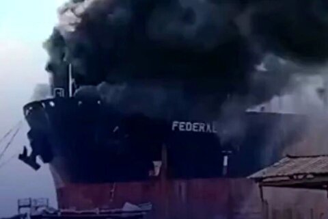 جان باختن ۱۰ نفر در حادثه آتش‌سوزی نفتکش در اندونزی