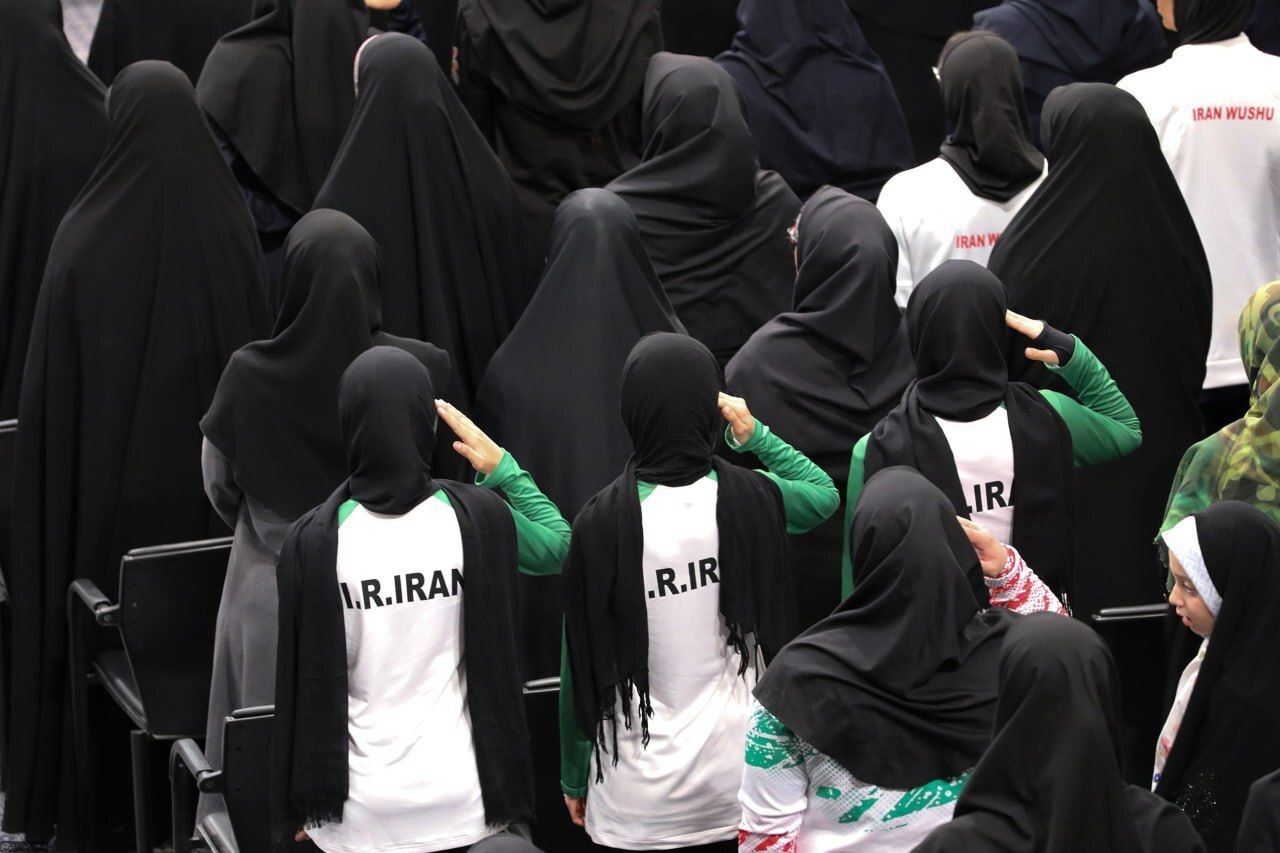 عکس / تصاویر دیدنی از سلام نظامی ورزشکاران قهرمان در دیدار با آیت‌الله خامنه‌ای در بیت رهبری