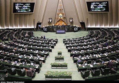 جلسه علنی مجلس آغاز شد/ سوال از وزیر علوم در دستور کار نمایندگان