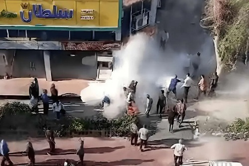 خودسوزی دانشجوی ۲۱ ساله در اهواز به دلیل تخریب اغذیه‌فروشی خانوادگی توسط شهرداری؛ ماجرا چه بود؟