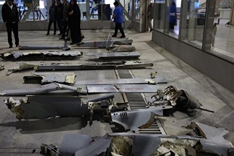 نمایش لاشه پهپاد‌های «هرون» و «هرمس» ارتش اسرائیل در نمایشگاه هوافضای سپاه + عکس