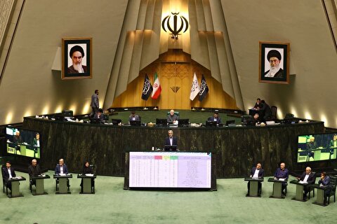 رویارویی دولت و مجلس در صحن علنی/ یک سال عملکرد روی میز