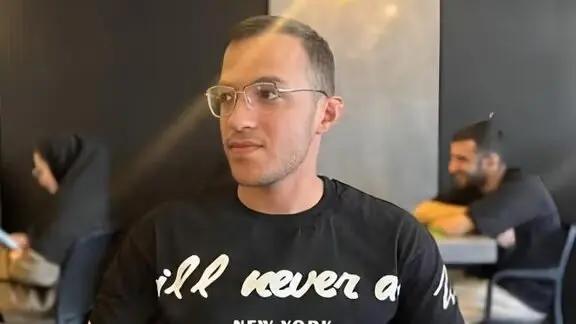 تصویر «احمد بالدی» جوان اهوازی که بر اثر خودسوزی جان باخت + عکس