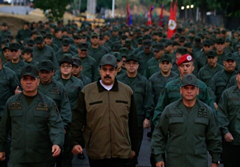 مادورو فرمان بسیج ملی صادر کرد/ قانون دفاع همه‌جانبه به اجرا درآمد