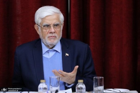 عارف: خودسوزی جوان اهوازی سیگنالی جدی برای حاکمیت است