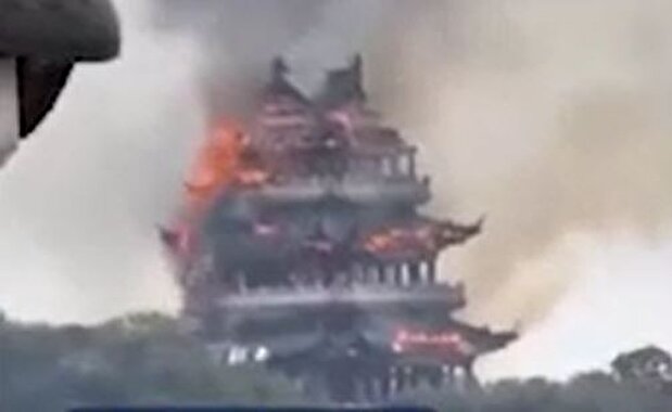 ویدیو| معبد ۱۵۰۰ ساله چین در آتش سوخت