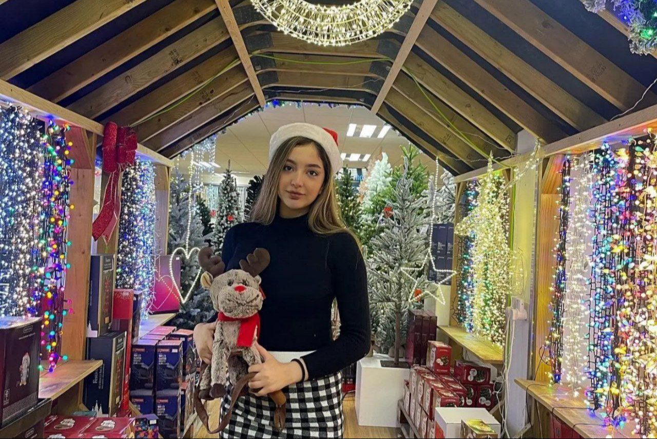 عکس| بازیگر کودک سریال آوای باران بعد ۱۱ سال در ۲۰ سالگی و در لندن