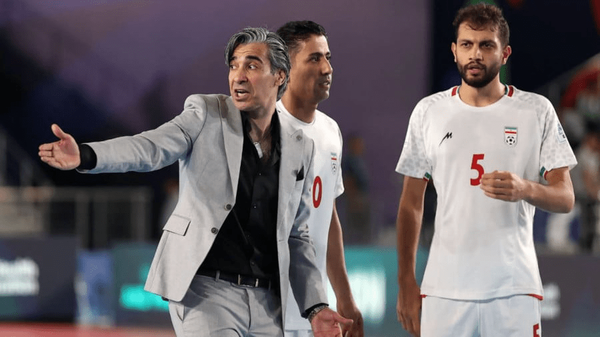 کنایه سنگین شمسایی به فردوسی پور: برای مطرح‌شدن به در و دیوار می‌زند