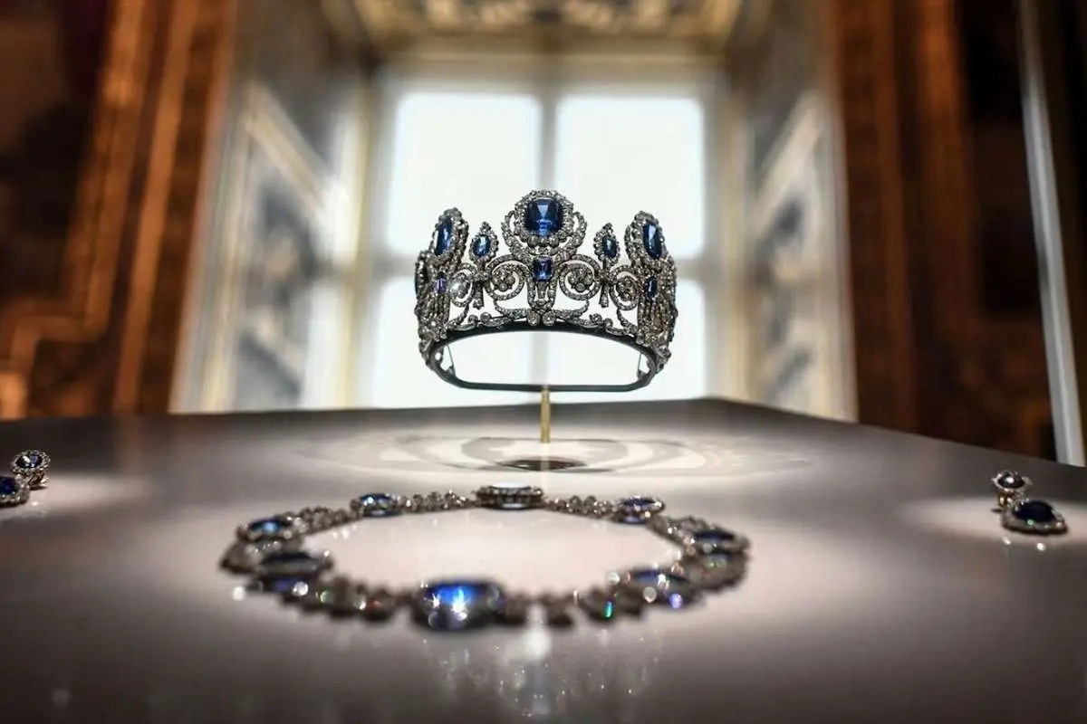 بازداشت ۵ مظنون دیگر در ارتباط با سرقت جواهرات لوور