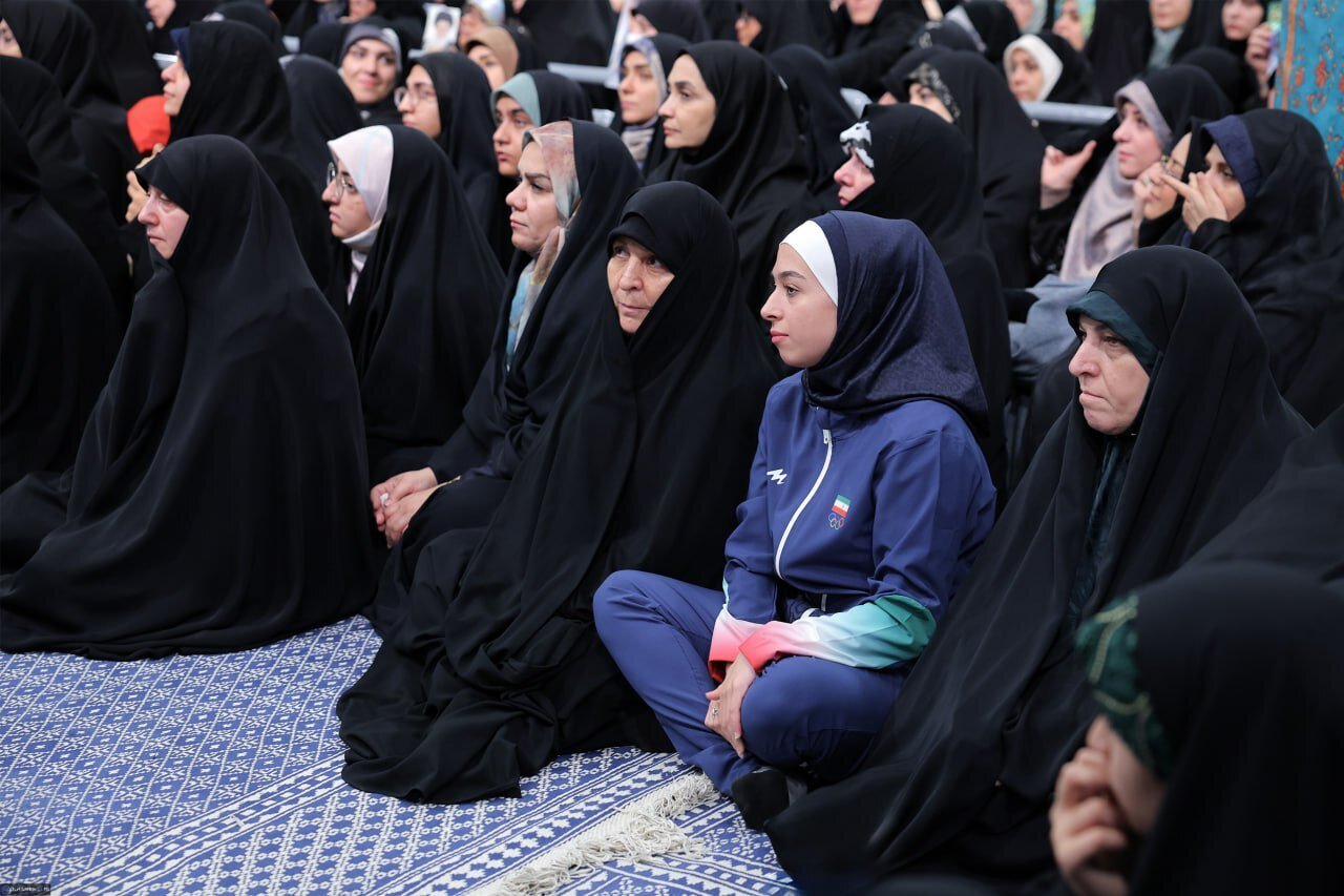 فرشته حسن‌زاده قهرمان ملی‌پوش رشته‌ موی تای بانوان در بیت رهبری