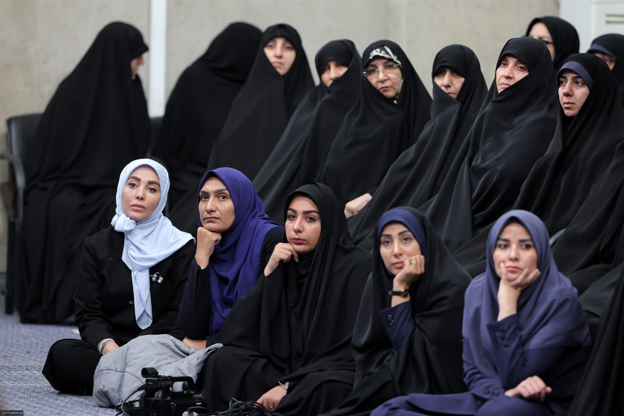عکس / حضور بانوان مجری تلویزیونی در دیدار امروز رهبر انقلاب با هزاران نفر از زنان و دختران