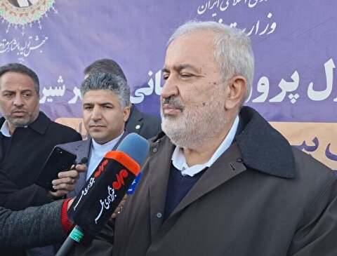 وزیر نیرو: بازار آب به بورس می‌آید تا بخش خصوصی فعال شود