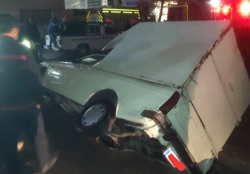 فرونشست زمین در شهرک ولیعصر تهران 3 خودرو را گرفتار کرد