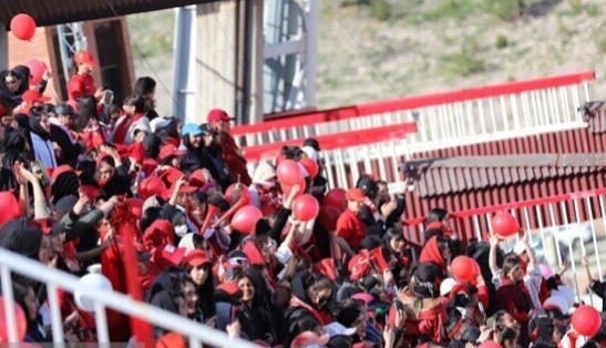 زنان تنها تماشاگر دیدار تراکتور - پیکان شدند/ بلیت آقایان پس داده می‌شود