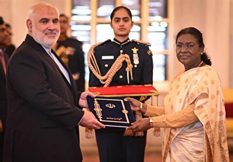 سفیر ایران استوارنامه خود را تقدیم رئیس جمهور هند کرد