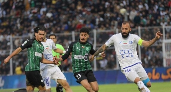 هفته چهاردهم لیگ برتر فوتبال / تساوی خیبر و استقلال در نیمه اول/ VAR دو بار به داد ساپینتو رسید