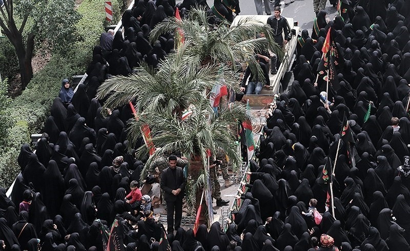 پیکرهای مطهر 100 شهید گمنام در تهران تشییع شد