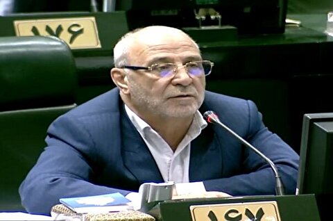 حاجی‌دلیگانی: مصوبه بنزین ممکن است با قانون برنامه هفتم مغایرت داشته باشد