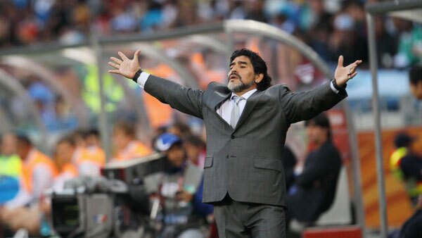 بیوگرافی دیگو آرماندو مارادونا: از خیابان‌های بوئنوس‌آیرس تا قهرمانی جهان