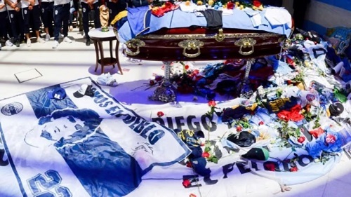 بیوگرافی دیگو آرماندو مارادونا: از خیابان‌های بوئنوس‌آیرس تا قهرمانی جهان