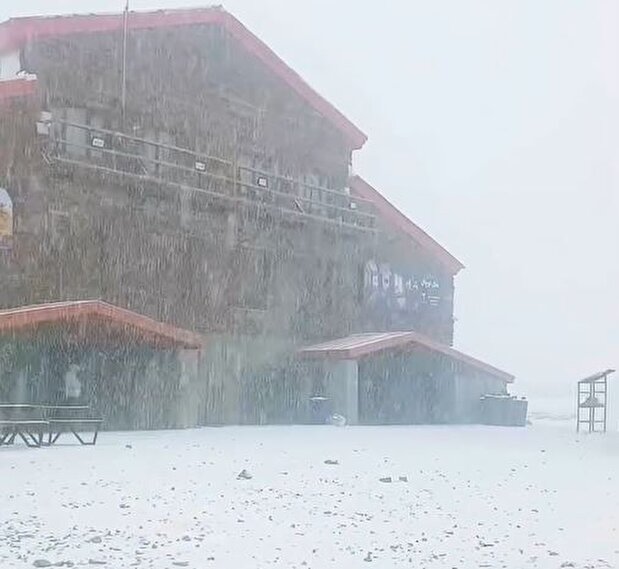 ببینید/ برف در ارتفاعات تهران و ایستگاه هفت توچال