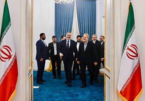 دیدار وزیر خارجه ترکیه با علی لاریجانی در تهران 