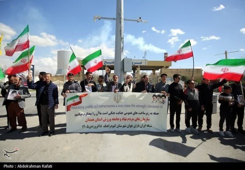 عکس/ ایجاد زنجیره انسانی دور نیروگاه برق شهید مفتح همدان
