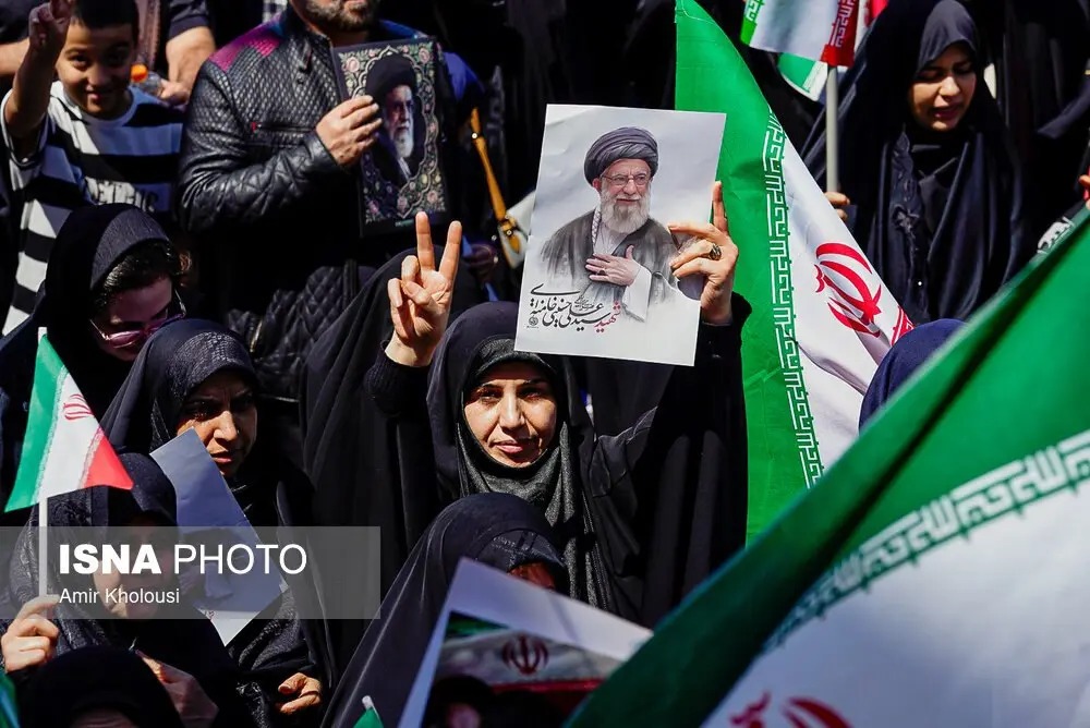 تصاویری از مراسم چهلم رهبر انقلاب در تهران تصاویری از مراسم چهلم رهبر انقلاب در تهران