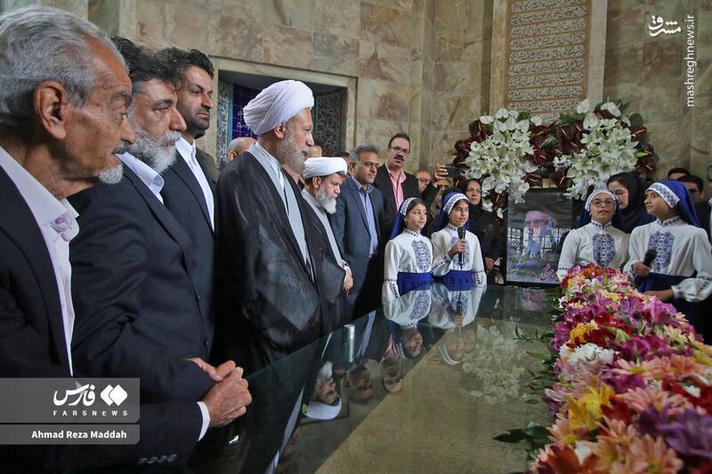 عکس/ آیین گلباران آرامگاه شیخ اجل سعدی شیرازی عکس/ آیین گلباران آرامگاه شیخ اجل سعدی شیرازی