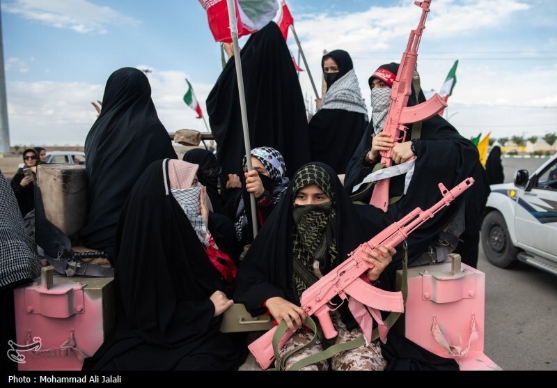 عکس/ رزمایش بزرگ دختران جانفدای ایران در قم عکس/ رزمایش بزرگ دختران جانفدای ایران در قم