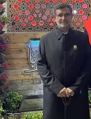 تیپ متفاوت شهید تنگسیری در حرم امام رضا + عکس تیپ متفاوت شهید تنگسیری در حرم امام رضا + عکس