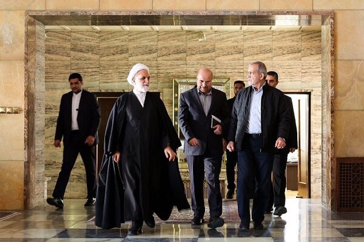 لبیک سران قوا به «پیام وحدت» امام امت لبیک سران قوا به «پیام وحدت» امام امت