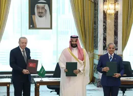 پیمان دفاعی مکه زیر تیغ پارلمان ترکیه؛ توافق اردوغان خلاف قانون اساسی است؟