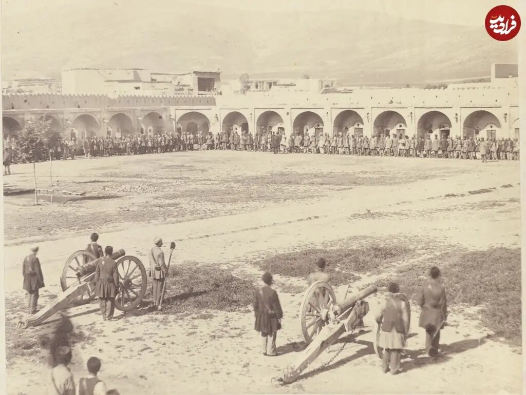 سربازخانه ساوجبلاغ در دوران ناصرالدین‌شاه / عکس