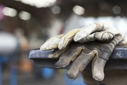 زندگی کارگران روی خط بی‌توجهی دولت