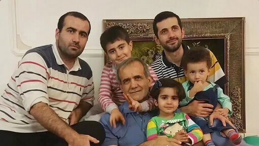 جشن تولد ساده نوه مسعود پزشکیان با خلاقیت درست کردن کیک تراکتوری + عکس جشن تولد ساده نوه مسعود پزشکیان با خلاقیت درست کردن کیک تراکتوری + عکس