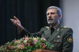فرمانده کل ارتش: تا آخرین نفس از خاک پاک ایران و استقلال کشور، دفاع خواهیم کرد