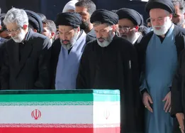 حضور سه فرزند رهبر شهید در مصلی، تیر ضدانقلاب را به سنگ زد