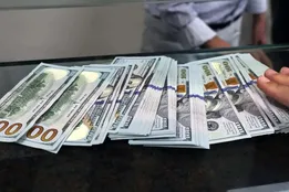 سقوط نرخ دلار در بازار جهانی