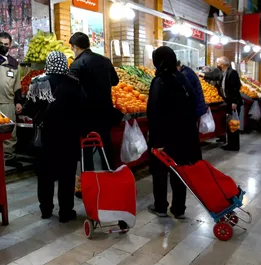 آغاز عرضه میوه شب عید و خرما با قیمت‌های مناسب به‌زودی