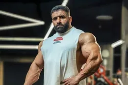 پیام هادی چوپان به تخریب گران: شما دلقک مجازی هستید | اگر مردید افتخارات من را کسب کنید
