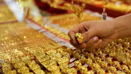 سقوط قیمت طلای جهانی امروز پنج‌شنبه ۲۵ اردیبهشت