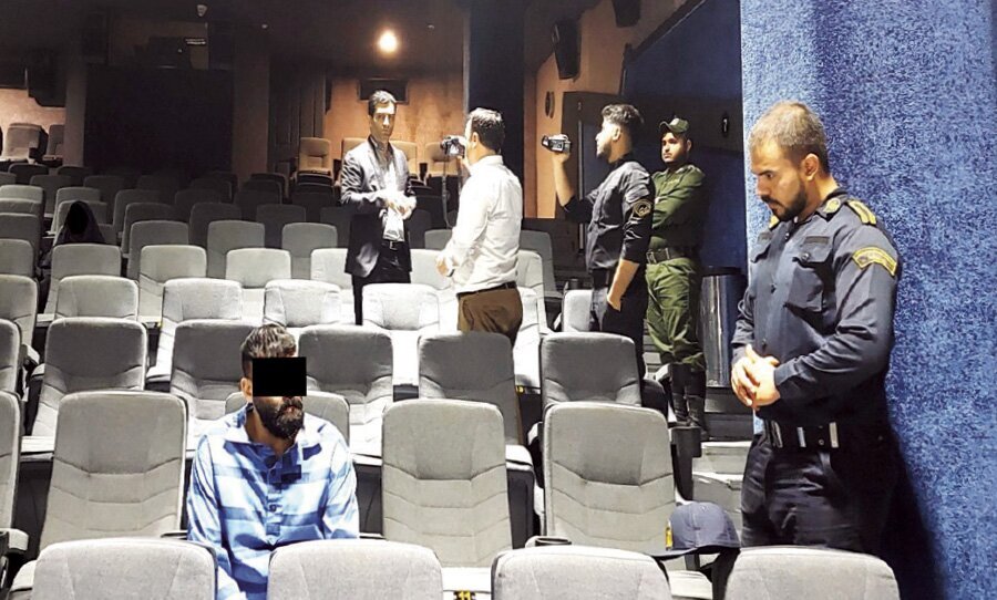 قتل هولناک در سالن سینما / تصاویر بازسازی صحنه قتل ناموسی قتل هولناک در سالن سینما / تصاویر بازسازی صحنه قتل ناموسی